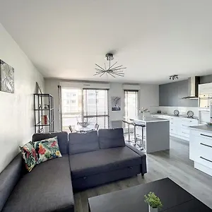 & Cosy, Charcot- Wifi - Lave Linge - Balcon - Parking Lyon